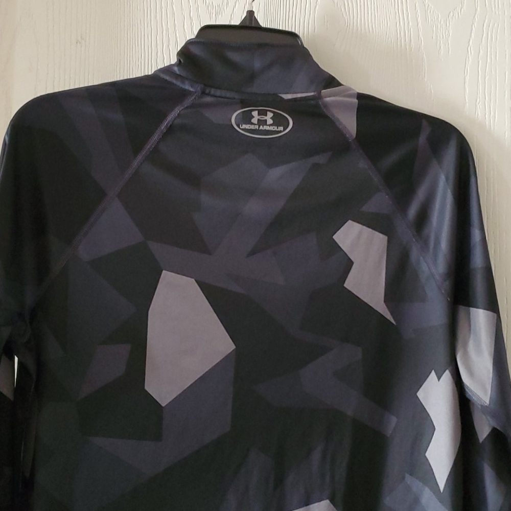 Under Armour Fitted Women's Pullover Shirt Size SM - Picture 5 of 7